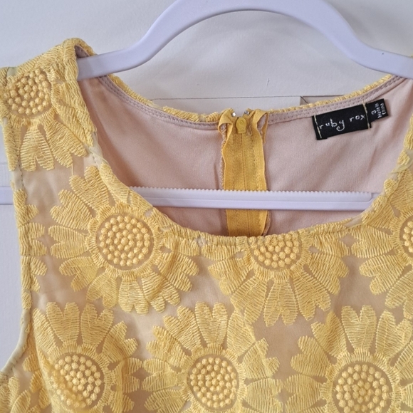 Ruby Rox Yellow Sleeveless Sunflower Embroidery Lace Organza Dress - Picture 3 of 11